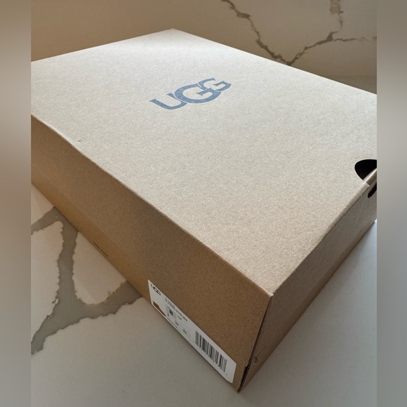 UGG Classic Ultra Mini - Picture 10 of 11